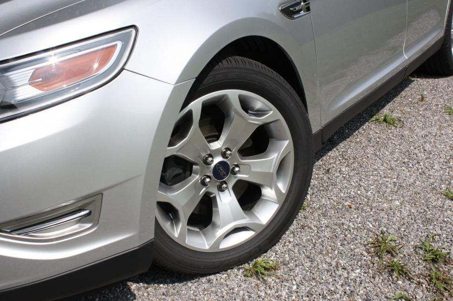  Ford Taurus SHO 2010 года  (фото 110 из 248)